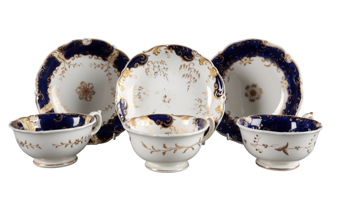 A GROUP OF SIX H & R DANIEL SHELL 'B' SHAPE TEACUPS AND SAUCERS - Image 2 of 4