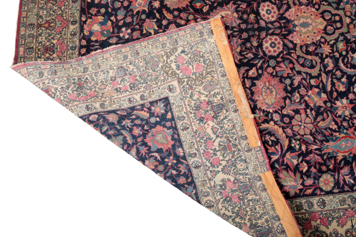 AN ANTIQUE KASHAN CARPET - Image 2 of 2