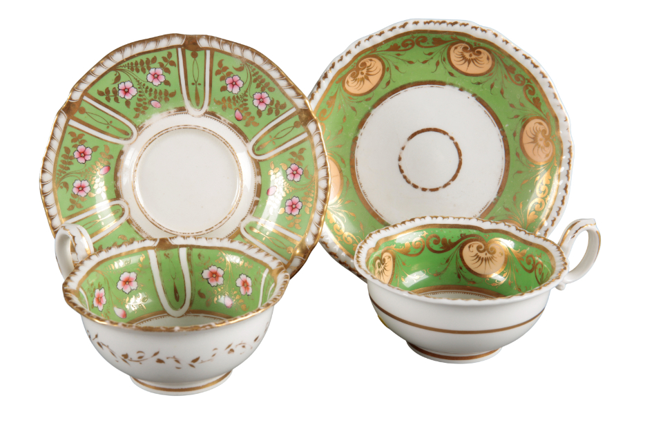 A GROUP OF FOUR H & R DANIEL SECOND GADROON SHAPE TEACUPS AND SAUCERS - Image 3 of 4