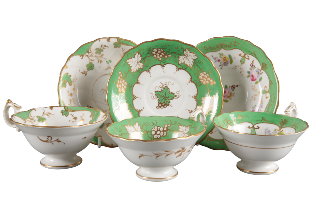 A GROUP OF SIX H & R DANIEL SECOND BELL SHAPE CUPS AND SAUCERS - Image 3 of 4