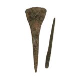 A SMALL BRONZE AGE AXE OR CHISEL HEAD