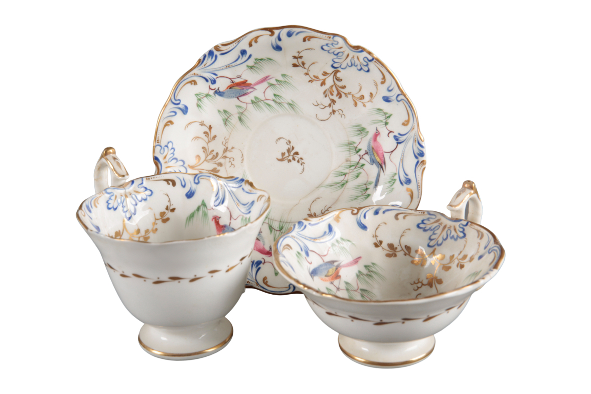 A GROUP OF FIVE H & R DANIEL FIRST BELL SHAPE CUPS AND SAUCERS - Image 2 of 4