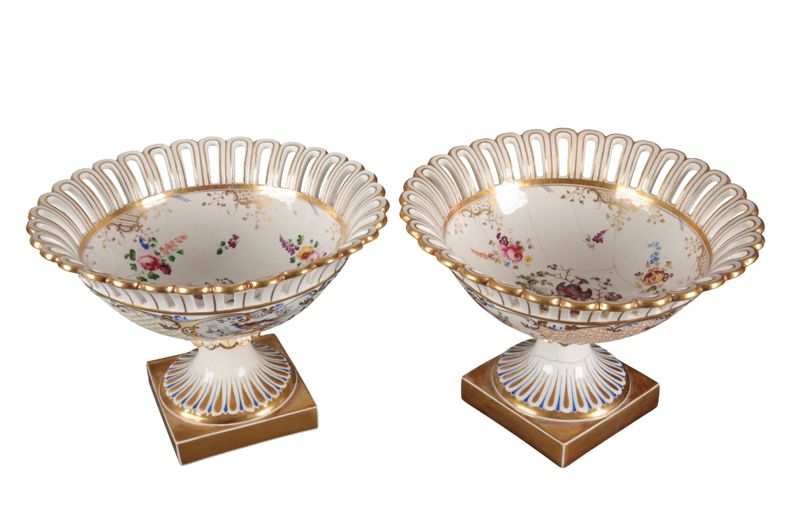 A GROUP OF THREE H & R DANIEL MAYFLOWER SHAPE CENTREPIECES - Image 2 of 4
