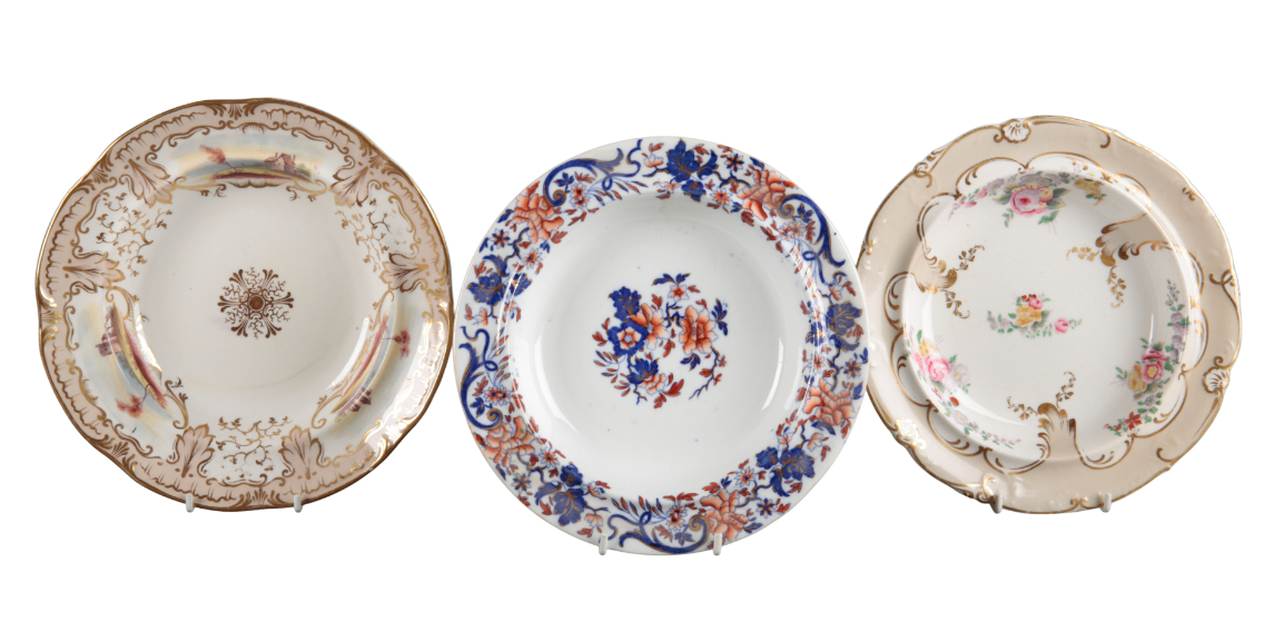 A GROUP OF THREE H & R DANIEL MUFFIN DISHES - Image 3 of 3