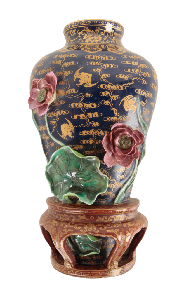 A CHINESE FAMILLE ROSE WALL VASE - Image 2 of 3