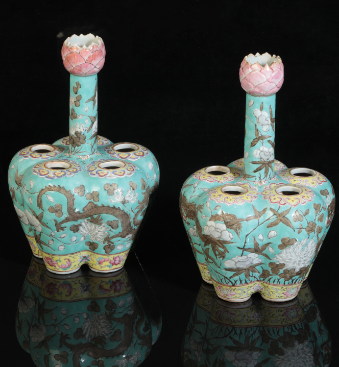 A PAIR OF CHINESE TULIP VASES