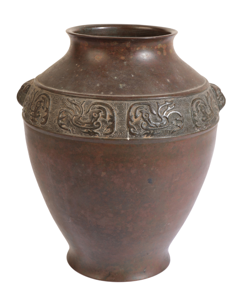 AN ARCHAISTIC JAPANESE BRONZE VASE