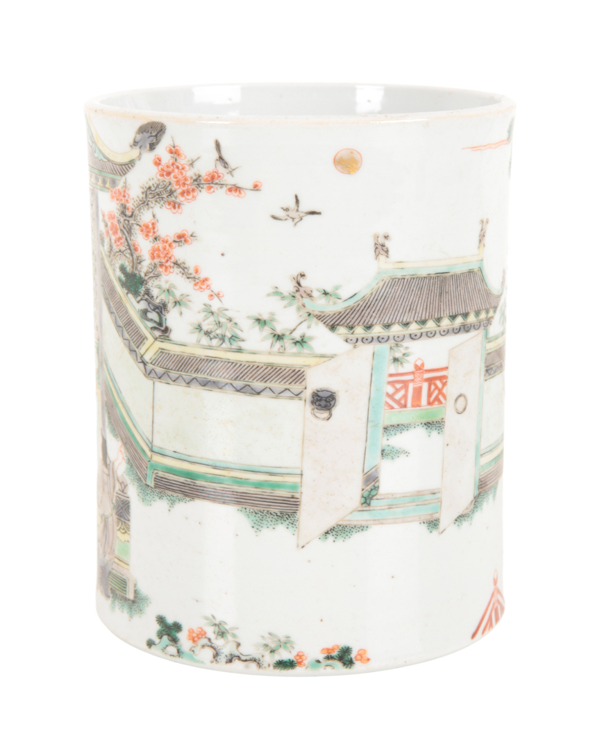 A CHINESE FAMILLE VERTE BRUSH POT - Image 2 of 3