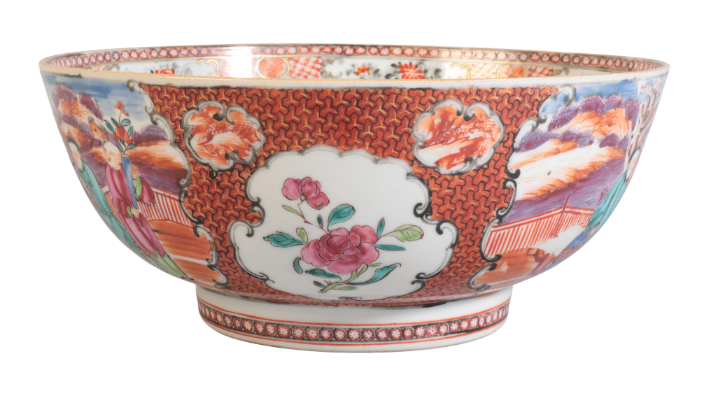 A CHINESE EXPORT FAMILLE ROSE BOWL - Image 2 of 3
