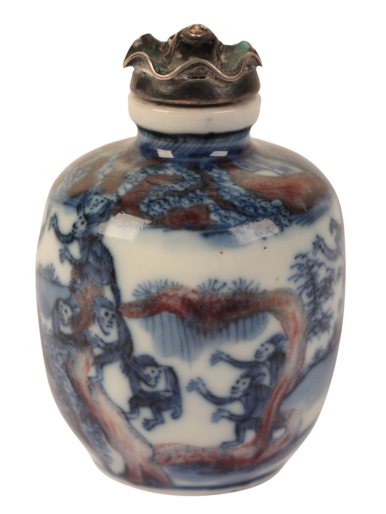 A CHINESE BLUE AND WHITE SNUFF BOTTLE