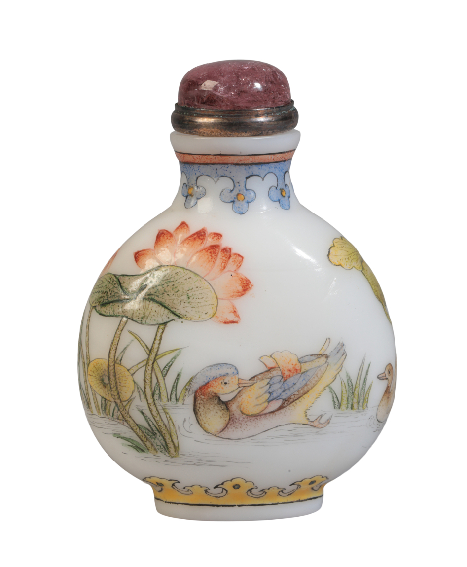 A CHINESE WHITE OPAQUE GLASS SNUFF BOTTLE - Image 2 of 4