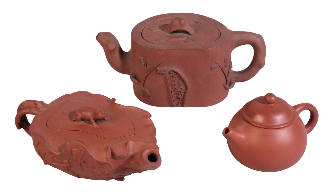 THREE CHINESE YIXING TEAPOTS AND COVERS