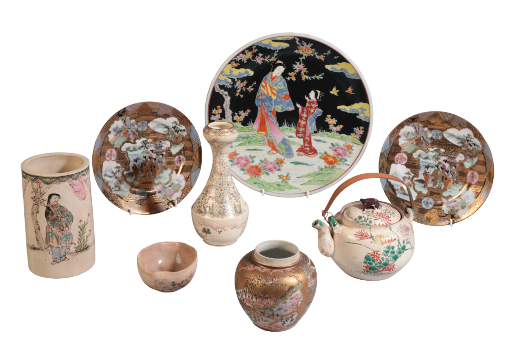 A COLLECTION OF JAPANESE POTTERY AND PORCELAIN