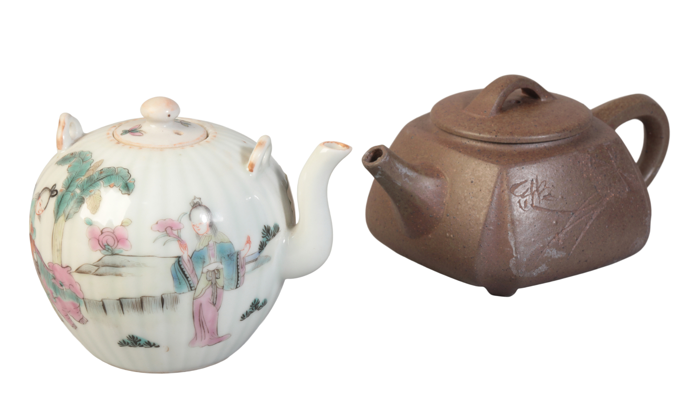 A CHINESE FAMILLE ROSE TEAPOT