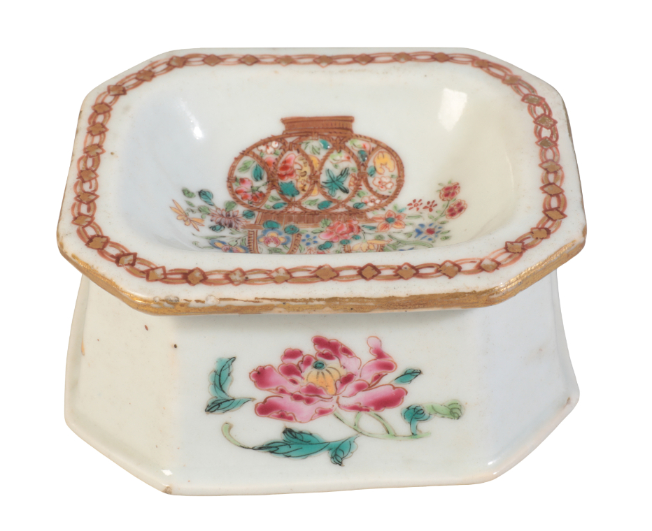 THREE CHINESE EXPORT FAMILLE ROSE VESSELS - Image 3 of 3