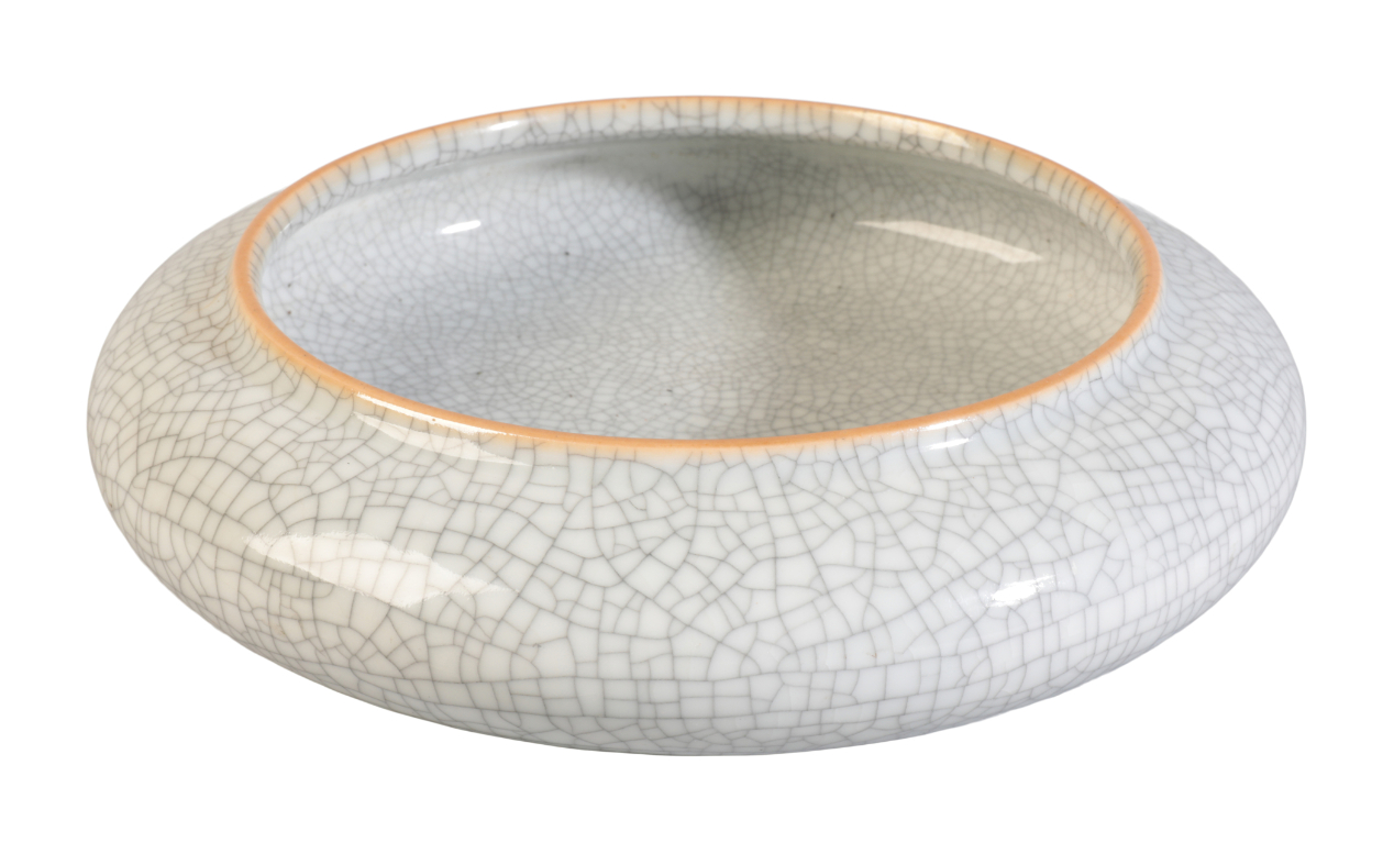 A CHINESE CRACKLE GLAZE BOWL