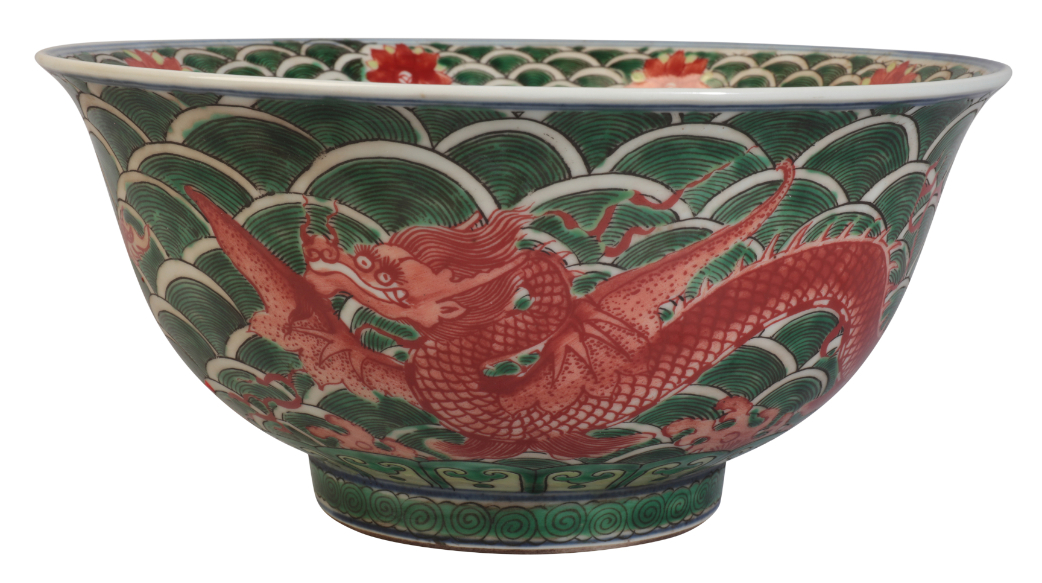 A CHINESE FAMILLE VERTE DRAGON BOWL - Image 3 of 9