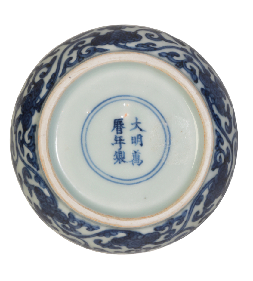 A CHINESE BLUE AND WHITE CUSHION-SHAPED BOX AND COVER - Image 3 of 4