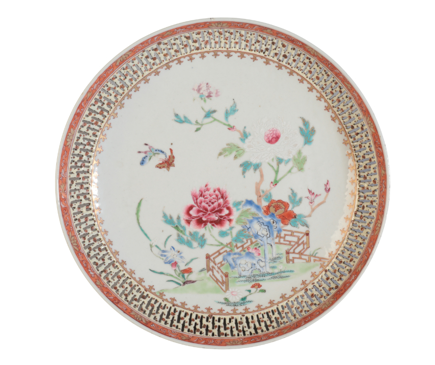 A CHINESE EXPORT RETICULATED PLATE