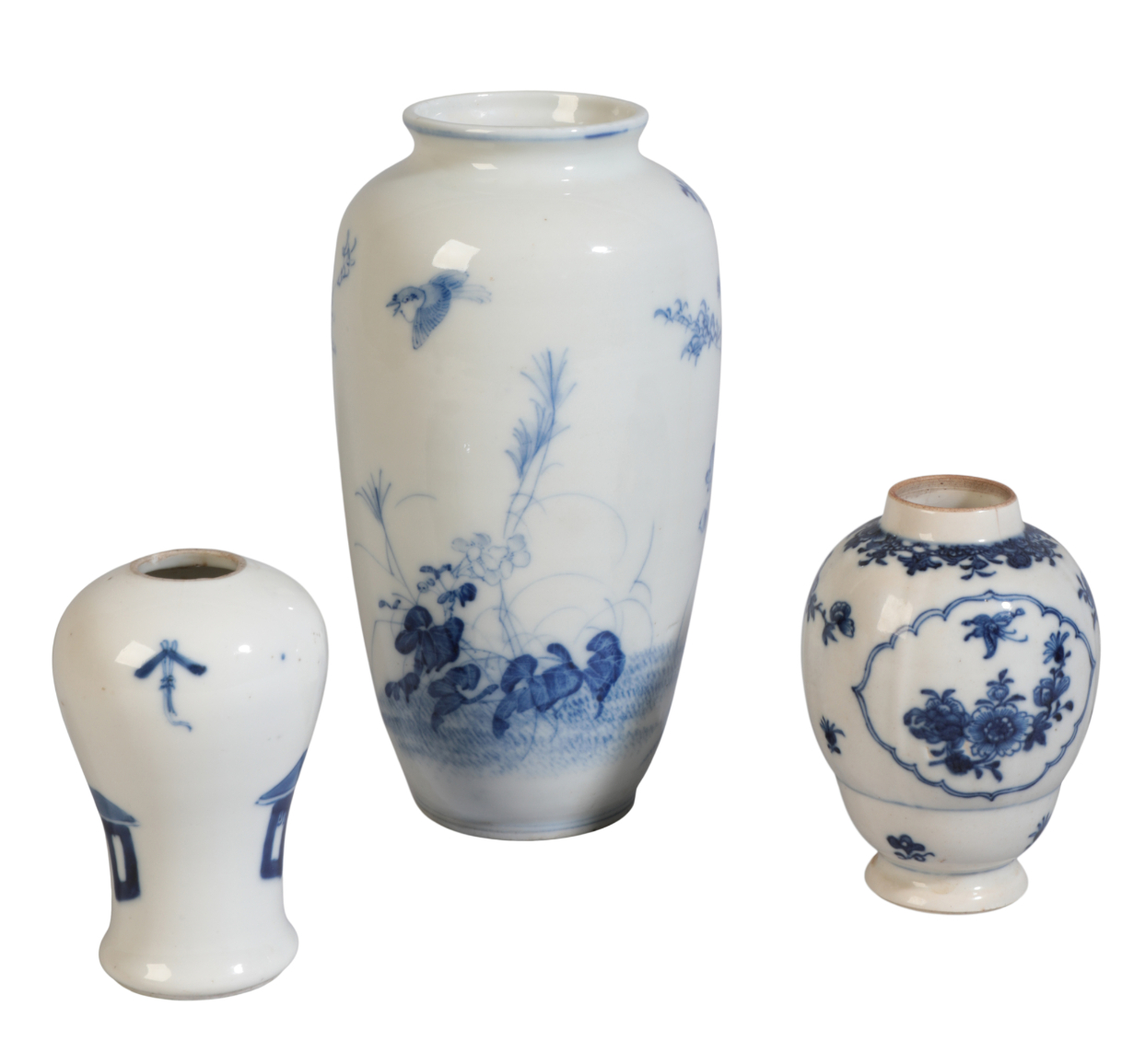 FOUR CHINESE BLUE AND WHITE VASES - Image 2 of 5