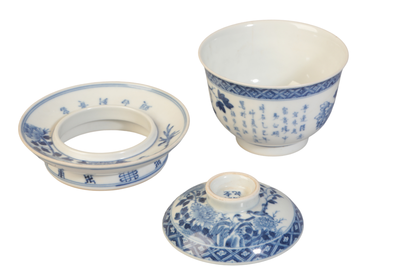 A CHINESE BLUE AND WHITE GAIWAN TEA BOWL, COVER AND STAND - Image 2 of 2