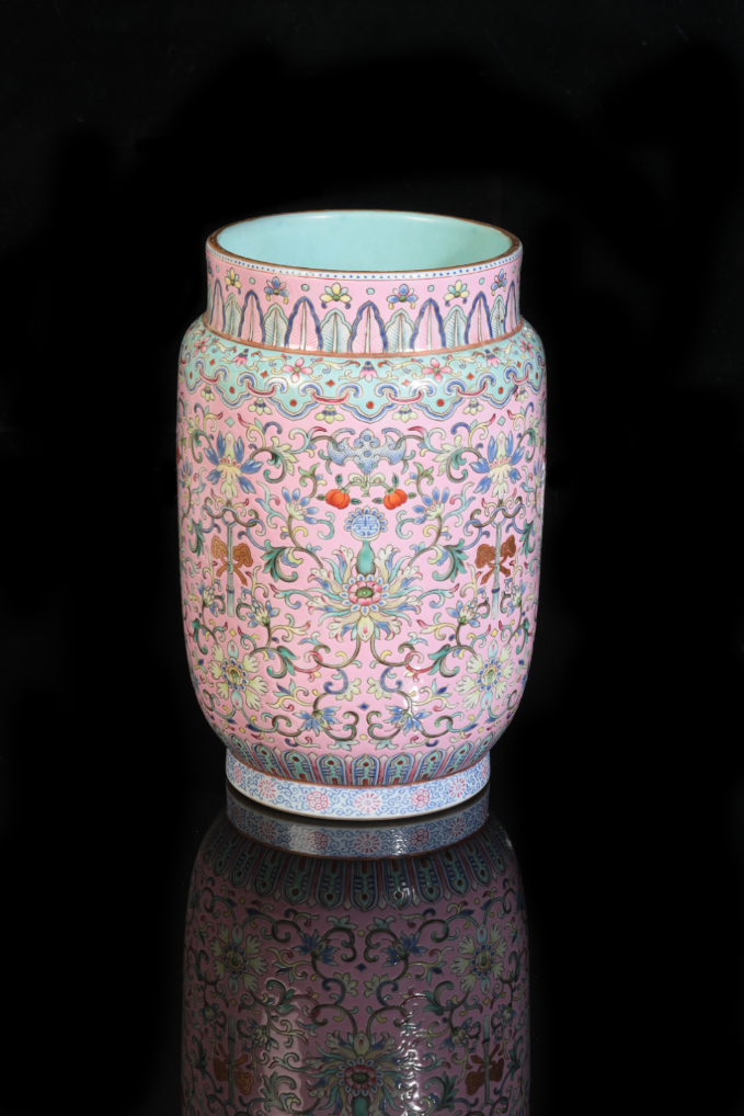 A CHINESE FAMILLE ROSE PINK GROUND SLEEVE VASE - Image 2 of 3
