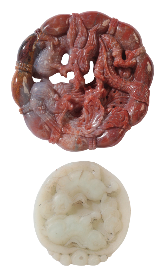 A CHINESE CARVED AGATE ROUNDEL