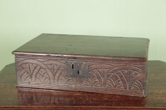 A CARVED OAK BIBLE BOX - Image 1 of 2