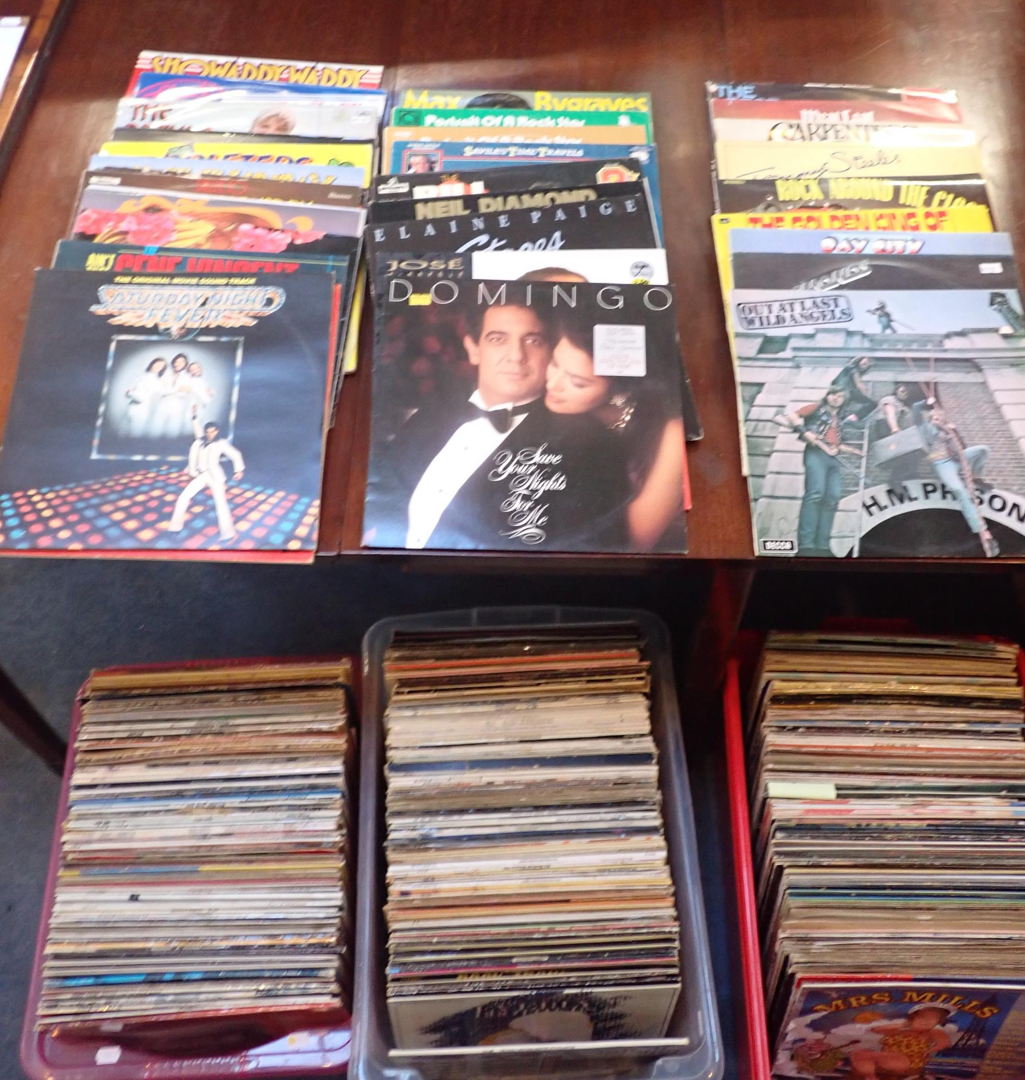 A LARGE COLLECTION OF LP VINYL RECORDS