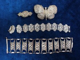 A COLLECTION OF SILVER FILLIGREE JEWELLERY