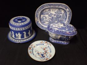 A WEDGWOOD JASPERWARE CHEESE DISH AND COVER