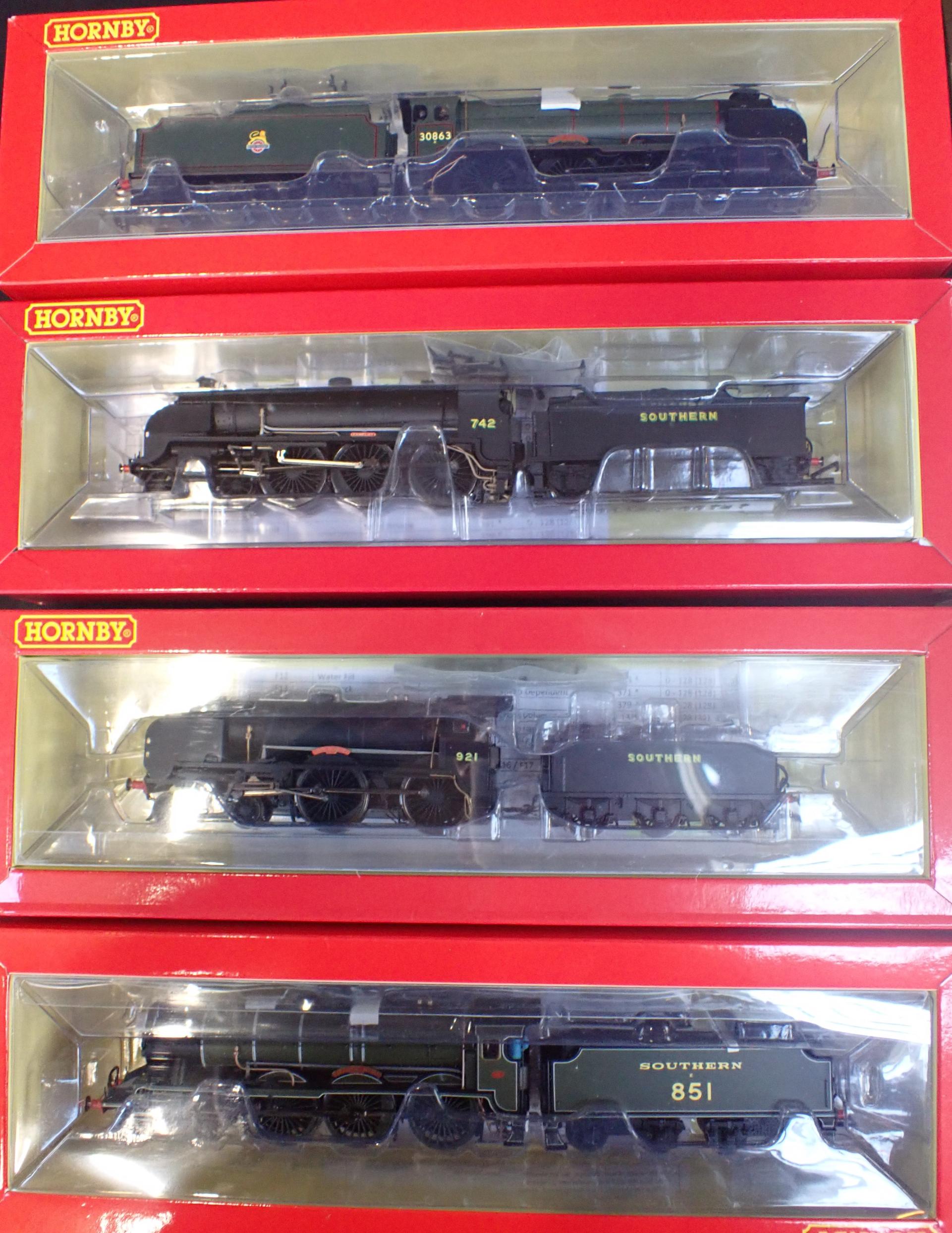HORNBY 00 GAUGE SOUTHERN RAILWAY LOCOMOTIVES BOXED AS NEW - Image 2 of 3