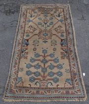 A USHAK RUG