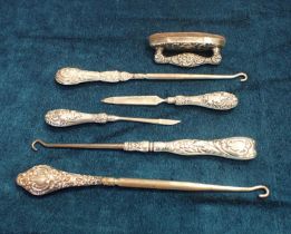 AN EDWARD VII DRESSING TABLE SILVER NAIL BUFFER