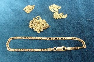 A 9CT WHITE AND GOLD TWO-TONE CHAIN-LINK BRACELET