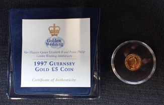 ROYAL MINT: A 1997 GUERNSEY £5 GOLD COIN