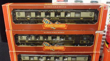 A COLLECTION OF 00 GAUGE LOCOMOTIVES AND COACHES