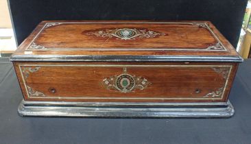 A LARGE 19TH CENTURY CYLINDER MUSIC BOX CASE (EMPTY)