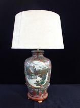 A JAPANESE SATSUMA STYLE VASE TABLE LAMP, ON WOODEN STAND