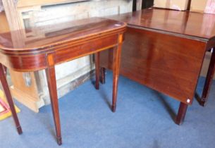 A GEORGE III MAHOGANY DROP LEAF DINING TABLE