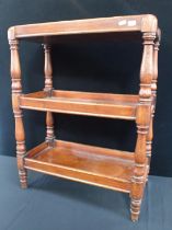 A VICTORIAN MAHOGANY ETAGERE BY B.TAYLOR & SONS