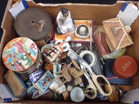 A BOX OF SUNDRIES, INCLUDING A CHINESE FAMILLE ROSE JAR