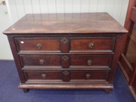 A LATE 17th CENTURY STYLE OAK CHEST OF DRAWERS