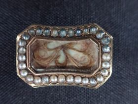 A 19TH CENTURY HAIR MOURNING BROOCH