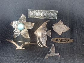 A COLLECTION OF SILVER BROOCHES