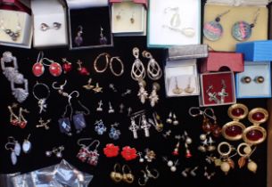 A COLLECTION OF EARRINGS