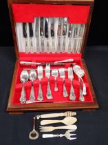 AN INCOMPLETE CASED SET OF RYALS KING CUTLERY