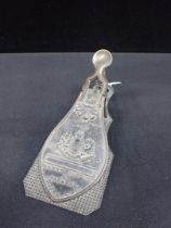 A MERRY PHIPSON & PARKERS VICTORIAN LETTER CLIP