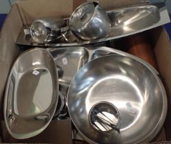 A QUANTITY OF MID-CENTURY STYLE STAINLESS STEEL ITEMS, DANISH