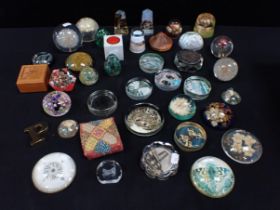 A COLLECTION OF VARIOUS PAPERWEIGHTS